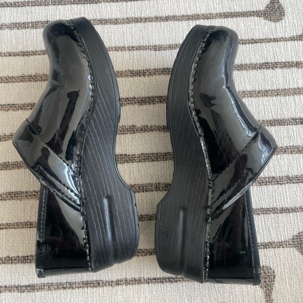 Dankso Clogs in patent leather in size 37